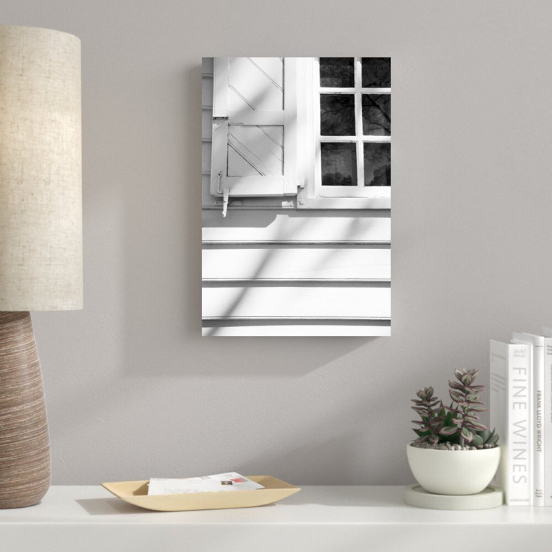 Fenêtres et ombres noires et blanches I, H 18 po x l 12 po