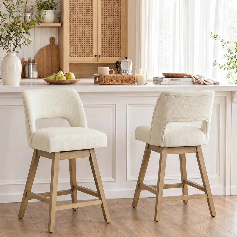 Tabourets de bar pivotants à 360 ° Bisto avec structure en bois massif, Polyester crème, Finition en chêne clair
