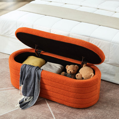 Banc de rangement orange avec rembourrage doux - offre une assise confortable et ovale pour rehausser le décor de la chambre à coucher et du salon