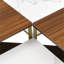 Ensemble de tables basses gigognes peu encombrantes, 4 tables carrées, finition blanche avec cadres en noyer, décor résidentiel moderne