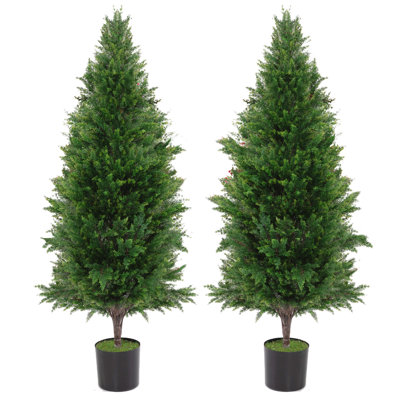 Ensemble de 2 plantes artificielles en forme de topiaire de cèdre artificiel de 5,25 pi avec baies rouges, fausses plantes de pin en pot pour la décoration intérieure