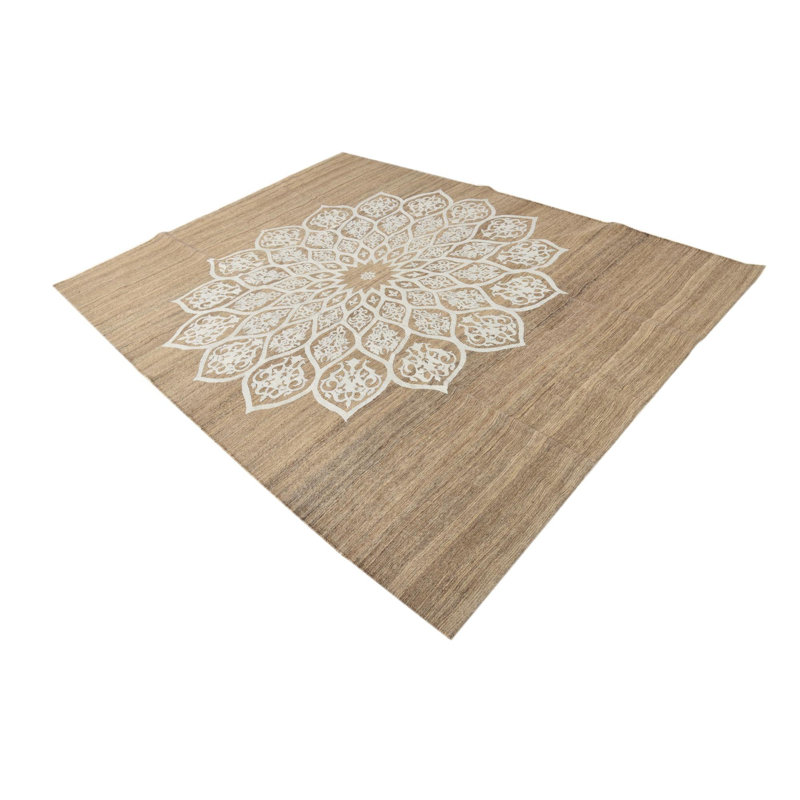 Tapis brun clair 7,7 po