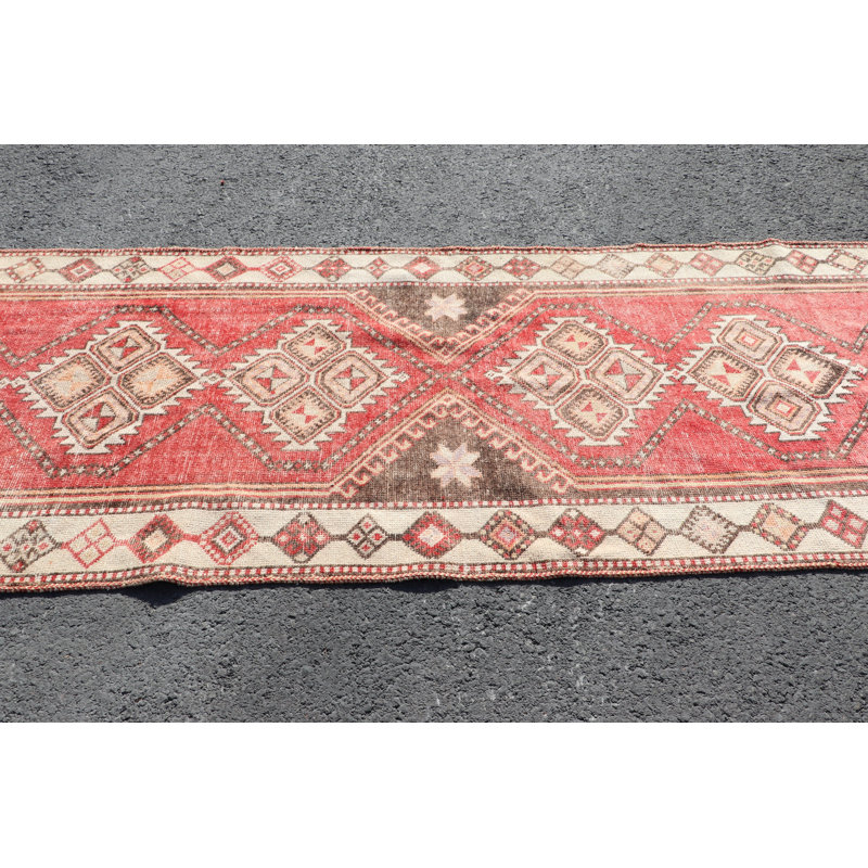 Tapis turc authentique tissé à la main avec des motifs traditionnels pour rehausser votre décor