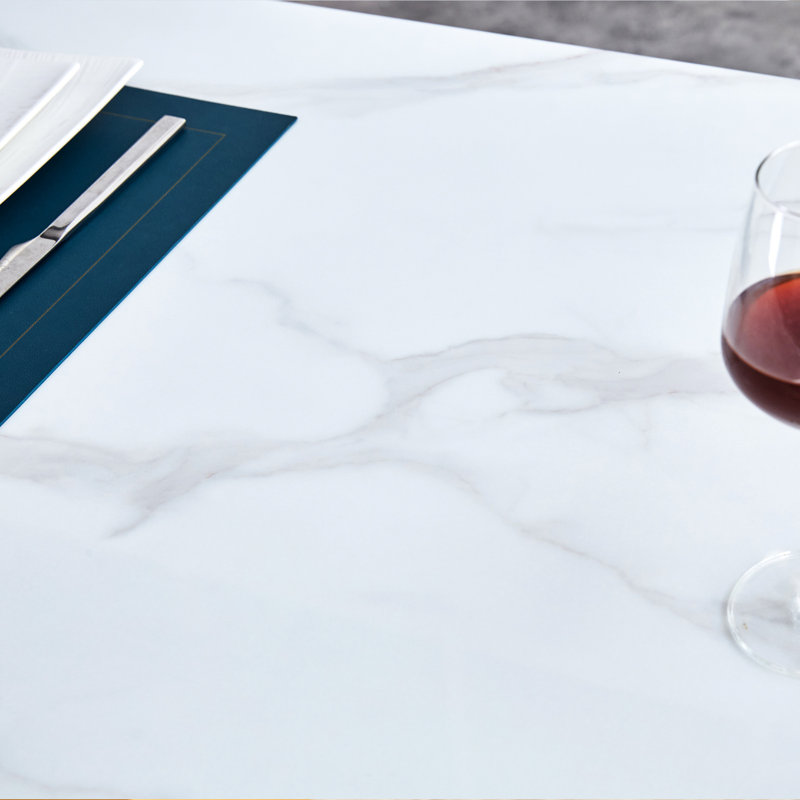 Collection de tables et de chaises glamour: rectangulaire avec surface en verre, 6 chaises en similicuir