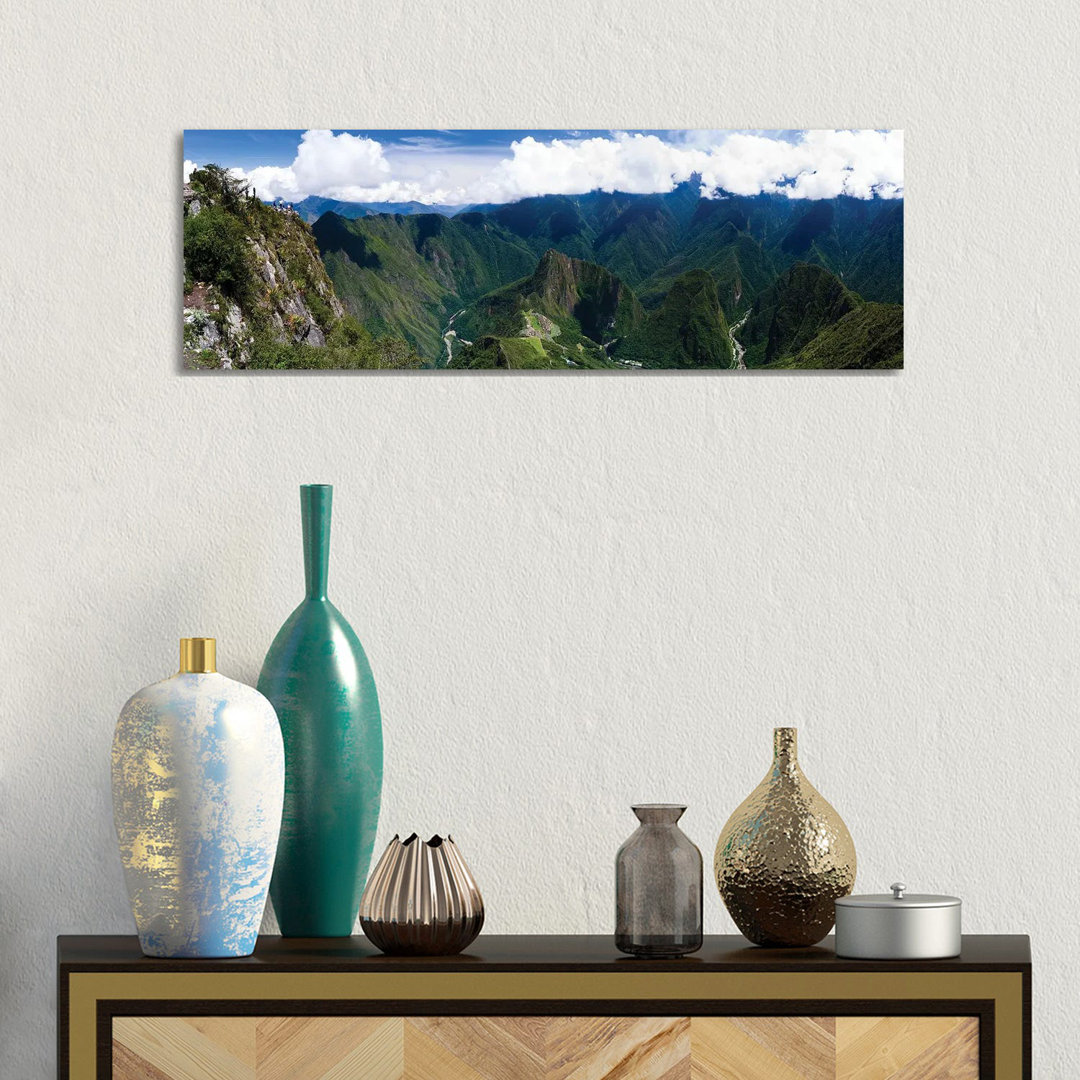 Incan Ruins Of Machu Picchu And Huayna Picchu Peak, Aguas Calientes, Peru, South America 1PC6