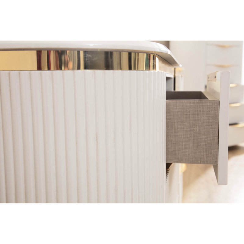 Table de chevet moderne blanche et dorée à 2 tiroirs pour une chambre à coucher luxueuse avec finition à 2 tiroirs