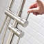 Robinet de baignoire pour salle de bain à poignée simple avec douche à main, fixation au sol, tuyau de 59 po en nickel brossé autoportant, forme courbée, finition-121627807