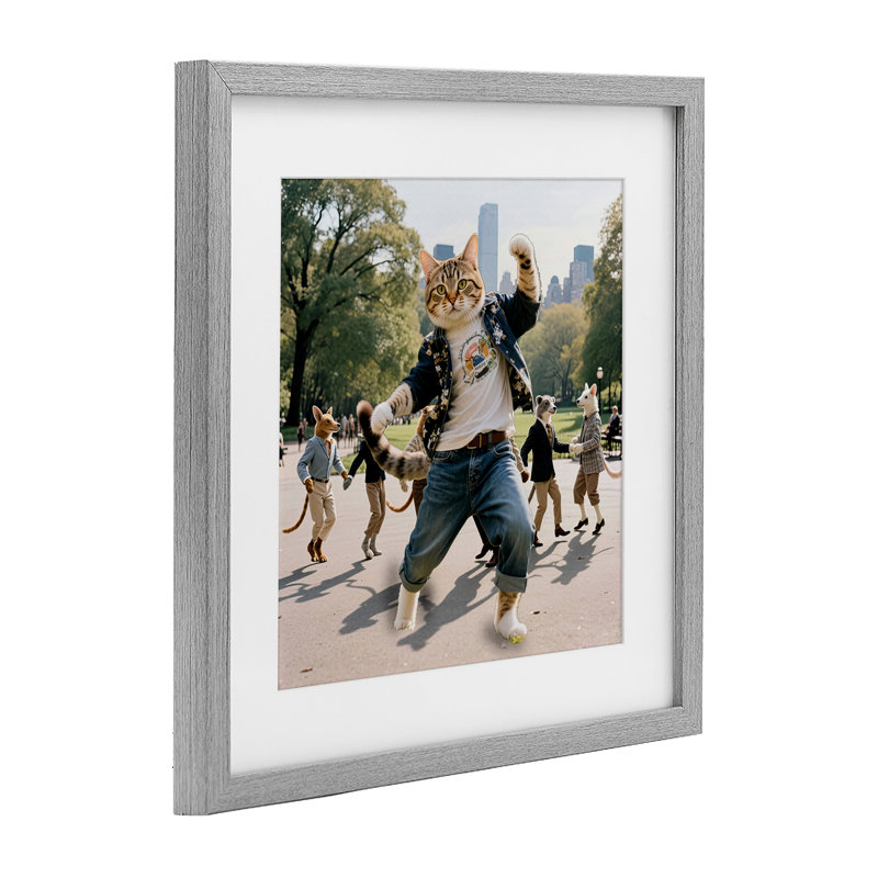 «Stylish Cat Dancing in Park», reproduction encadrée sous verre, conception de CAD Designs, H 13 po x l 13 po