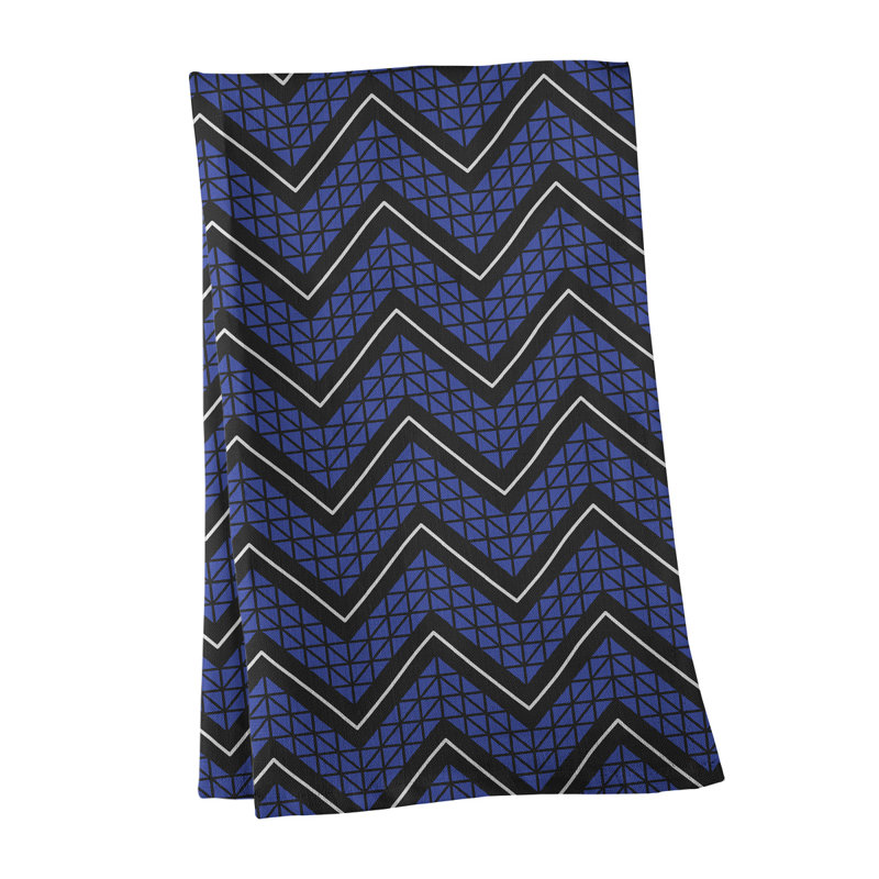 Serviette à thé à chevrons à la main Stephenie, Bleu foncé / noir / gris, Polyester sergé