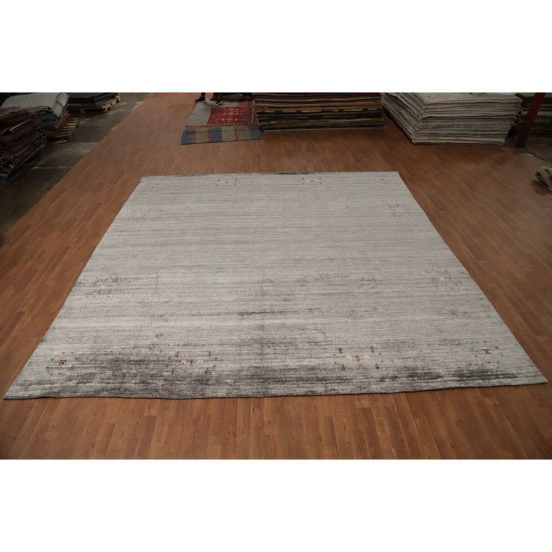 Élégance minimaliste: tapis carré gris de style Gabbeh 12 x 12