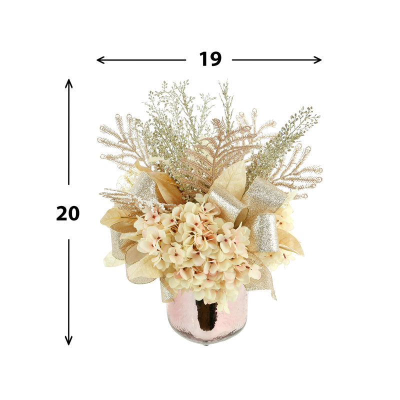Arrangement d'hortensias avec des feuilles et des arcs scintillants