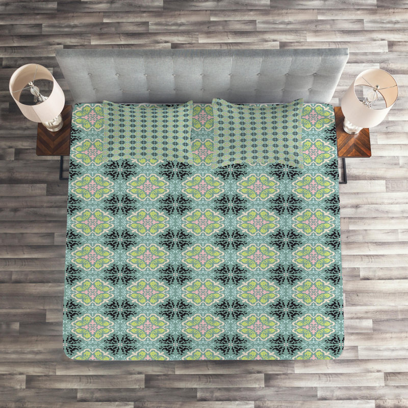 Traditional Polyester Floral Coverlet, King Bedspread + 2 Shams