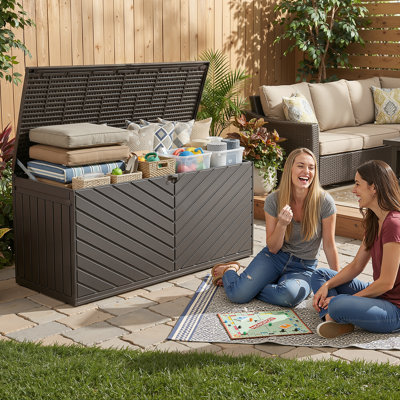 Boîte de rangement toutes saisons Ortus Collective 230 gallons, rangement en résine imperméable et verrouillable avec résistance aux rayons UV pour meubles de patio, outils de jardin, accessoires de piscine (brun)