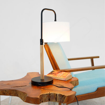 Petite lampe de bureau moderne de conception nouvelle en stock aux États-Unis, facile à installer comme lampe de chevet, veilleuse, lampe d'étude, lampe de table simple Arcus Paniz avec abat-jour cylindrique 110 V