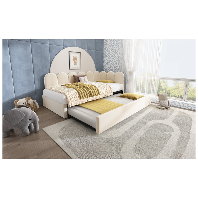 Lit de jour simple rembourré avec couchette coulissante, velours beige et structure en métal