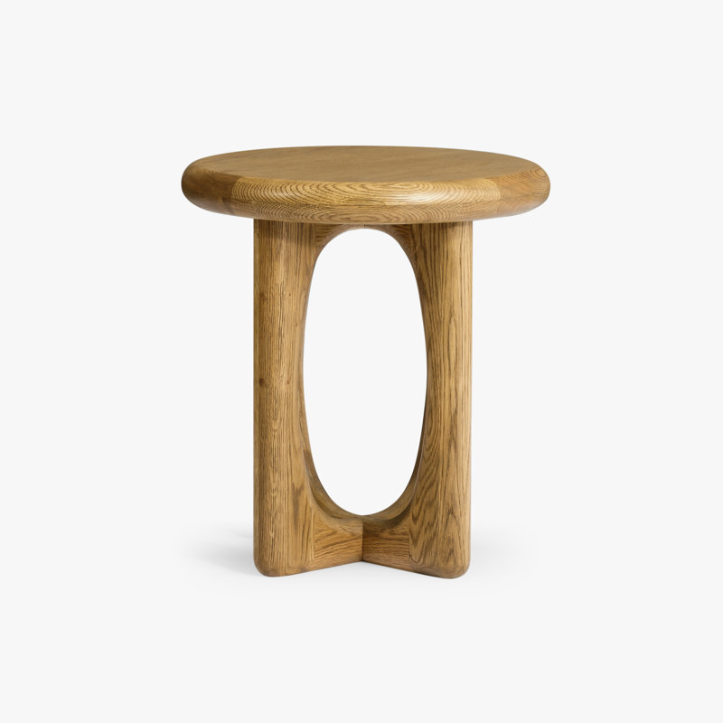 Table d'appoint ronde Griffey en chêne massif avec piètement sculptural en croix brossé, style naturel, Naturel