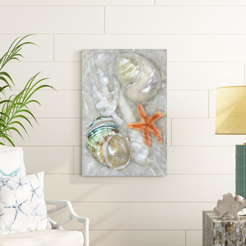«Underwater Light Waves II» par Leda Robertson, impression sur toile tendue, H 36 po x l 24 po x P 1,25 po