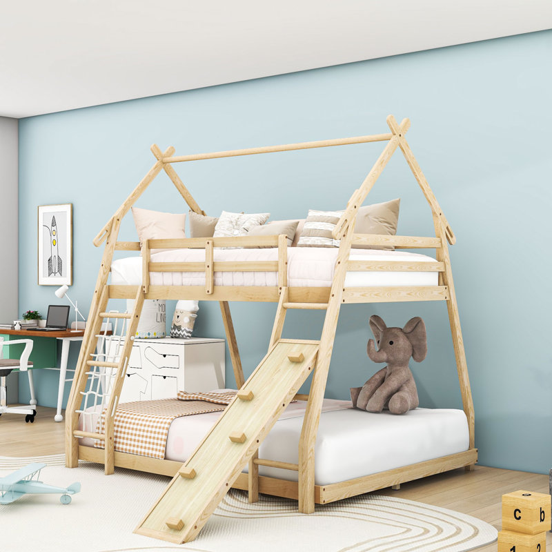 Lit superposé simple au-dessus d'un grand lit avec filets d'escalade et échelle, Naturel