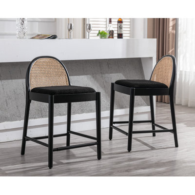 Tabourets modernes avec dossier en rotin et structure en bois Emington