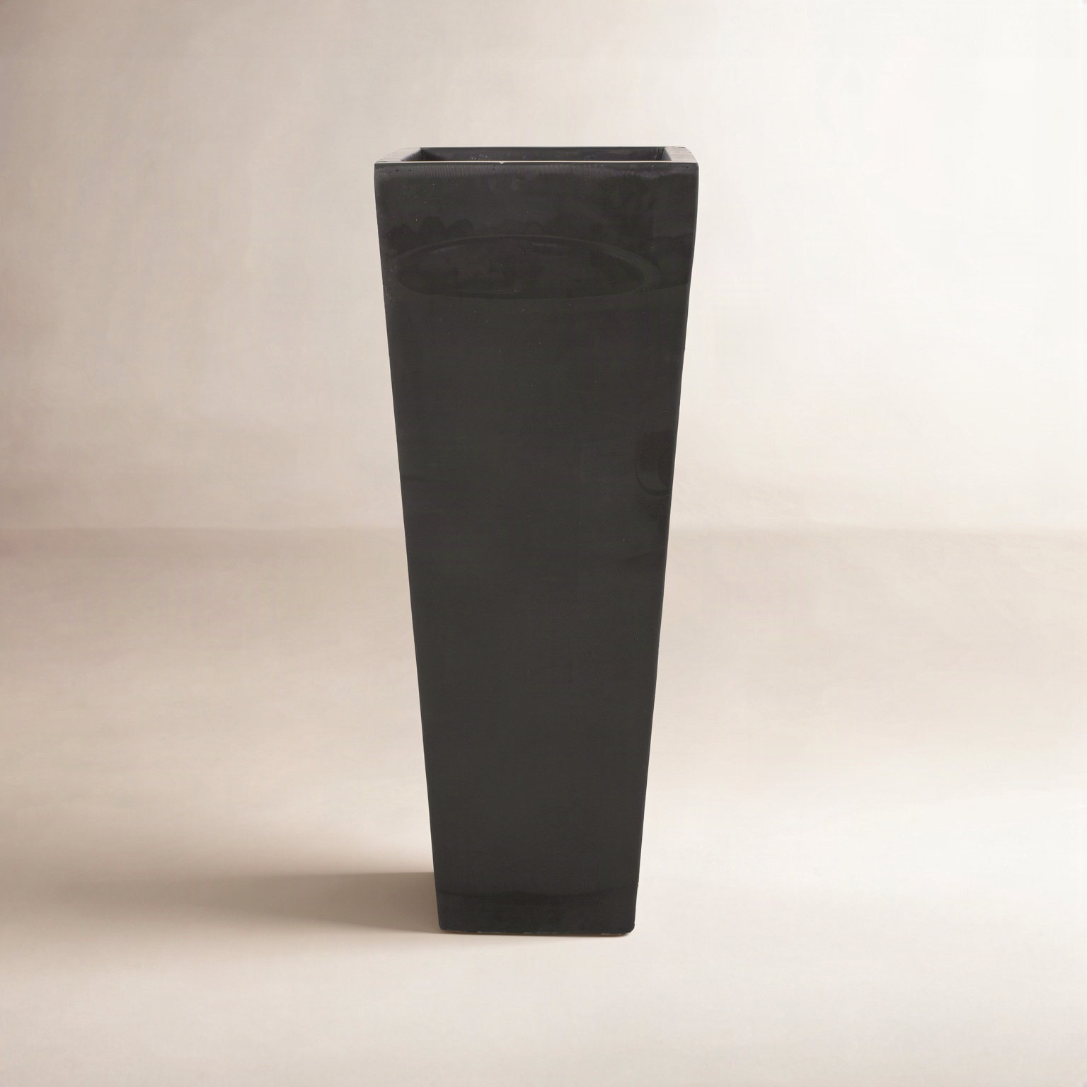 Devi 13" Pot Planter, Matte Black, 1
