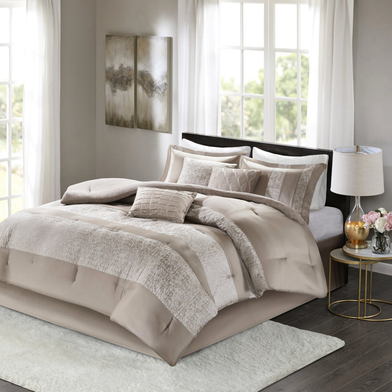 Édredon très grand en chenille taupe - 7 pièces avec accents de broderie et coussins texturés lavables