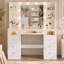 Bureau de meuble-lavabo avec miroir éclairé, 3 modes de couleurs, plateau en verre, 4 tablettes et prise de courant - coiffeuse de maquillage pour chambre à coucher-133931392-134071996