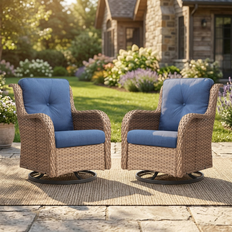 Swivel and sliding wicker patio chairs, Jaune, Île Seymour Nord, Galapagos
