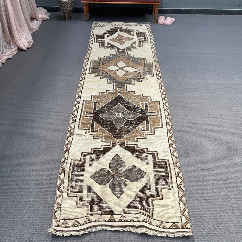 Tapis de couloir beige de 34,3 x 129,9 pouces à motif géométrique rustique