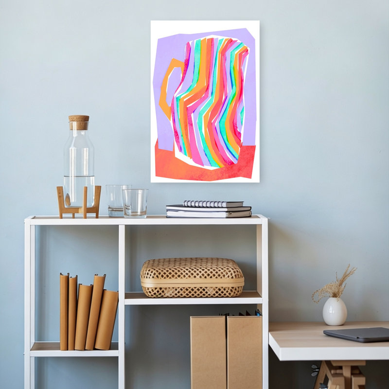«Vibrant Striped Pitcher», impression murale audacieuse et colorée, 18" H x 12" W