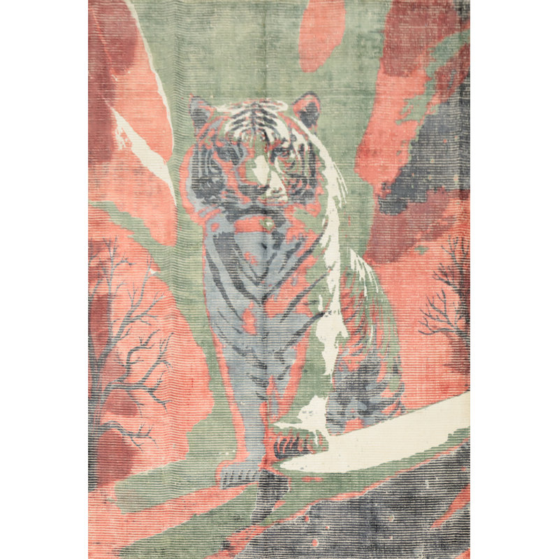 Tapis Roaring Elegance: Bold Tiger