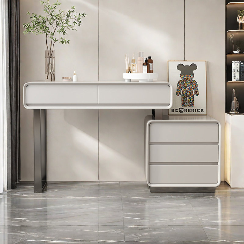 Cloma Vanity