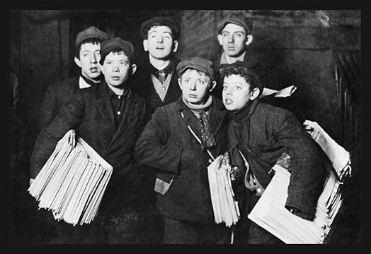 Reproduction de photo newsboys, H 28 po x l 42 po x P 1,5 po