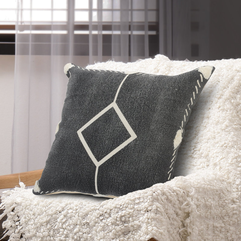 Coussin noir / crème en coton tissé à la main à losanges contemporains