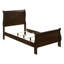 Ensemble de chambre à coucher Henri Charles Cappuccino pour lit simple, comprenant un lit traîneau, une commode et une table de chevet.