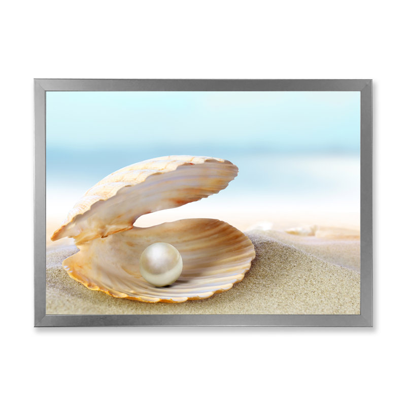 Coquillage avec une perle - Photographie sur toile, H 24 po x l 32 po x P 1 po, Cadre de coin argenté fermé