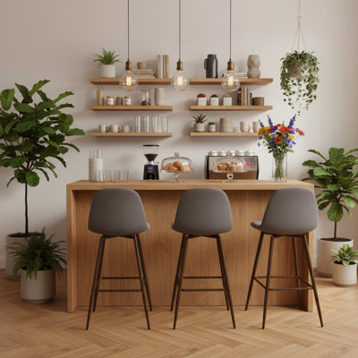 Chaises de comptoir pivotantes rembourrées modernes de 26 po avec pieds en métal noyer, parfaites pour les salles de pause, les espaces de réception et les espaces café