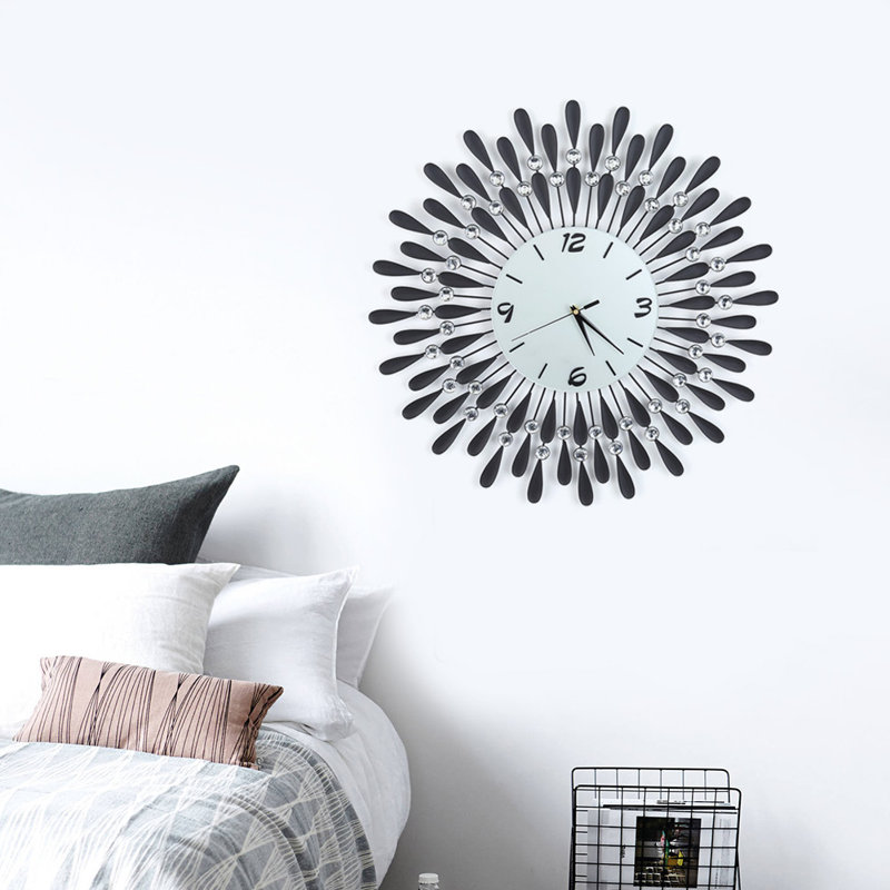 Horloge murale de luxe à cadran artistique en métal, décoration numérique à aiguilles pour salon