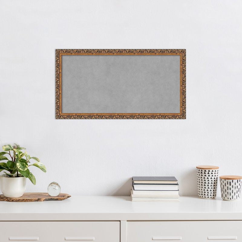 Tableau magnétique encadré bronze antique, H 14 po x l 26 po