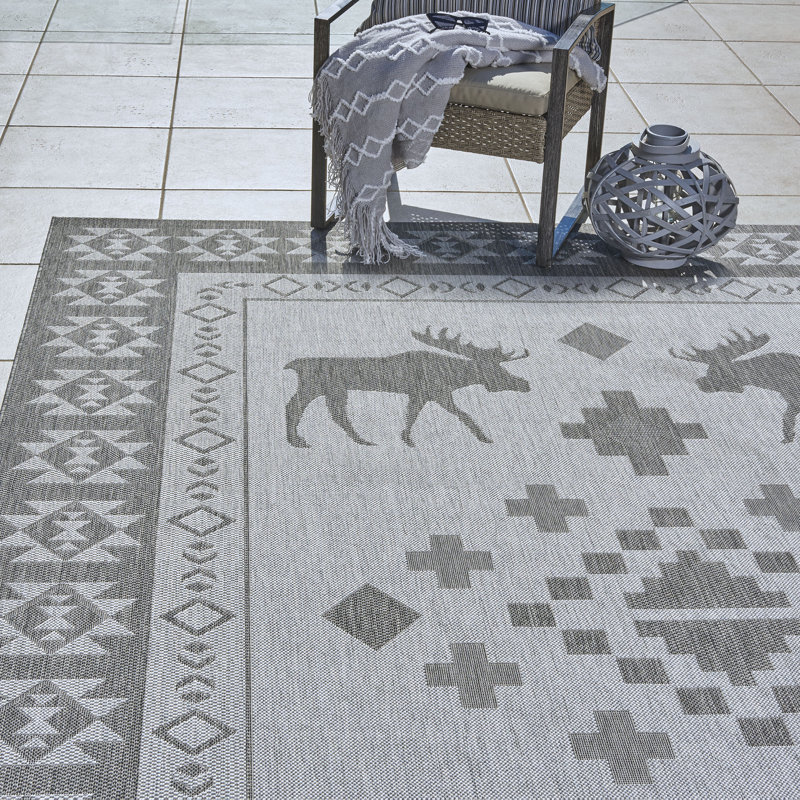 Solterra Gulhayo Gray Cream Ivory Rustic Lodge Moose Flatweave Polypropylene Indoor/ Outdoor Area Rug, Rectangle 8'9" x 13'1"