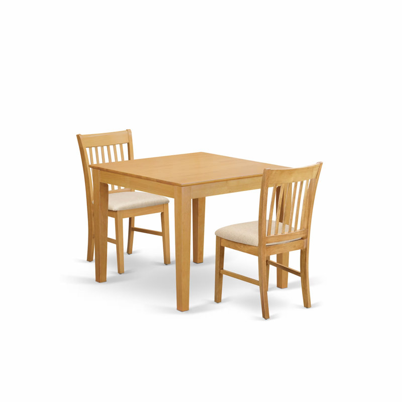 L'ensemble 3 pièces de table et chaises de cuisine contient une table de salle à manger carrée et 2 chaises de salle à manger en tissu de lin, chêne