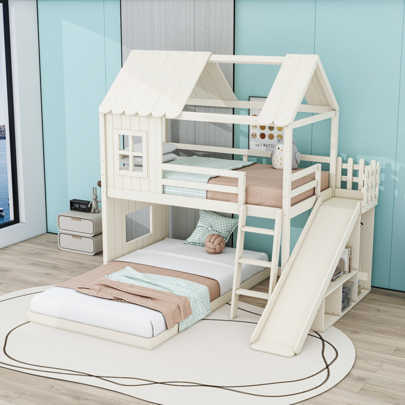 Lit superposé simple au dessus d'un lit double avec glissoire et tablettes de rangement, Beige