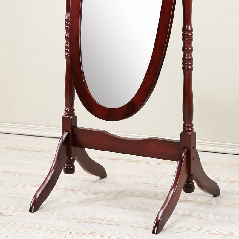 Grand miroir traditionnel au fini cerisier. Corps à réflexion ovale avec cadre en bois. Stable sur pied. Miroir 16D x 59,02H 22,5W. Inclinable