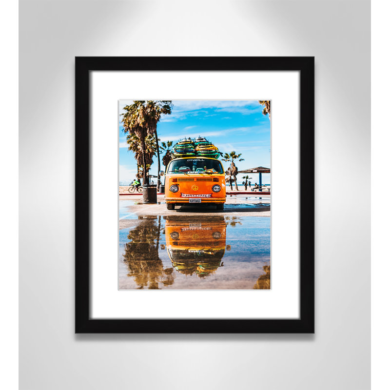 «Coastal Cruiser» par Tyler Nix, H 15 po x l 13 po x P 1,25 po, Cadre noir, Blanc mat