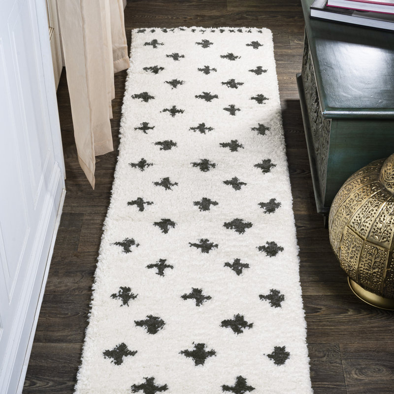 Cristo Berber Geometric Shag White/Gray Rug, Runner 2' x 8'
