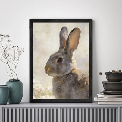 Élégante toile murale encadrée avec cadre en bois noir, lapin assis sur le terrain, décoration murale élégante pour la maison