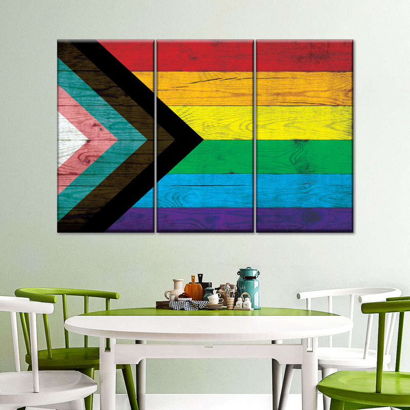 «Modern Pride Flag on Wood», reproduction de toile tendue 3 pièces, H 33 po x l 20 po