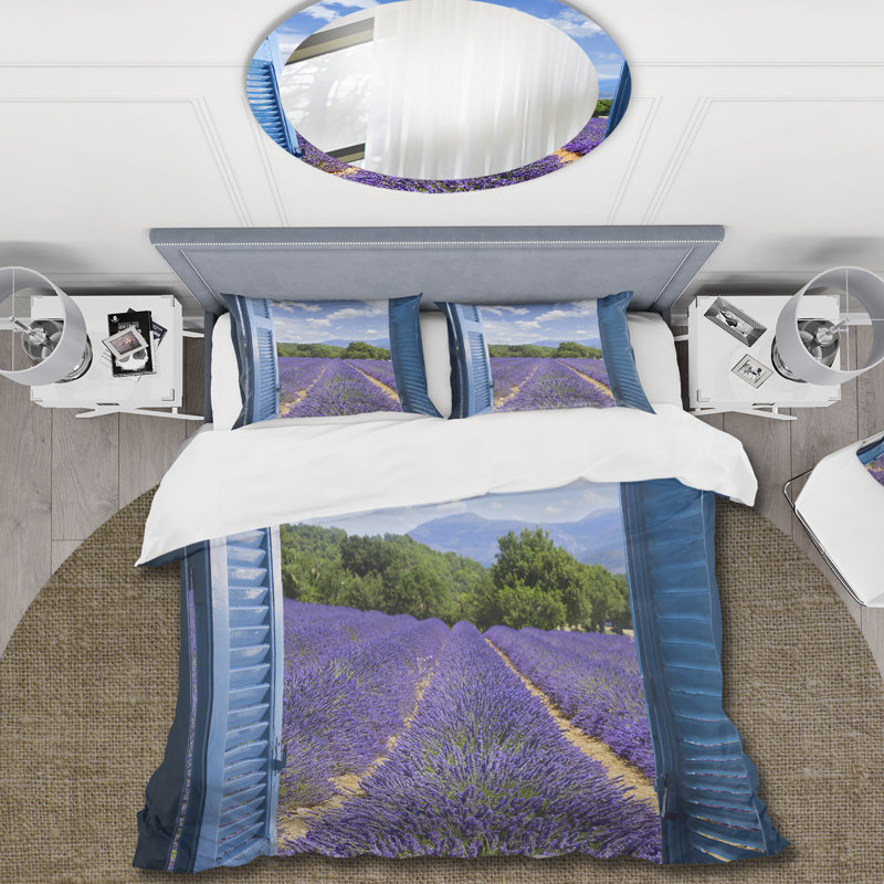 Lavande champ à travers la fenêtre de chalet bleue ouverte - ensemble de housse de couette de ferme - polyester microfibre