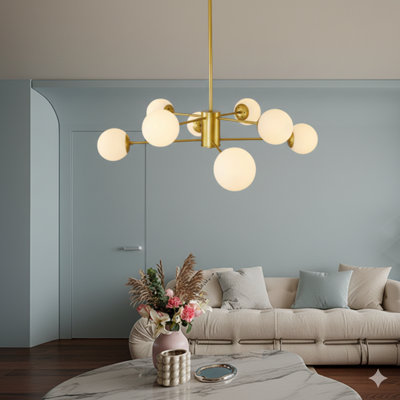Lustre à bras multiples de style rétro dans une finition dorée avec huit abat-jours sphériques en verre blanc, d'une taille de 35 pouces, adapté aux salles à manger, aux salons ou aux chambres à coucher (ampoules non incluses).