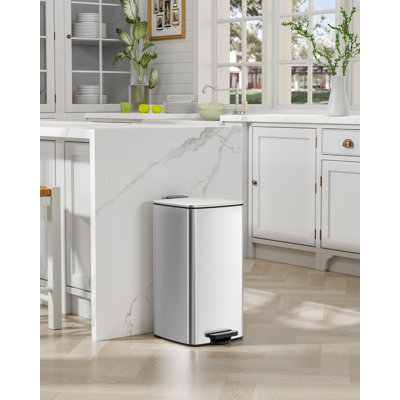 Poubelle carrée, poubelle à marches en acier inoxydable à l'épreuve des empreintes digitales 8 gallons / 30 l, couvercle à fermeture en douceur et seau amovible pour la cuisine, le bureau et la maison (argent)