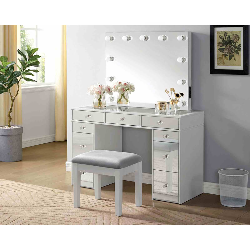 Ensemble de meuble-lavabo contemporain blanc et gris avec tabouret: plateau en verre, tiroirs de rangement, miroir central avec ampoules, prise USB et prise de courant